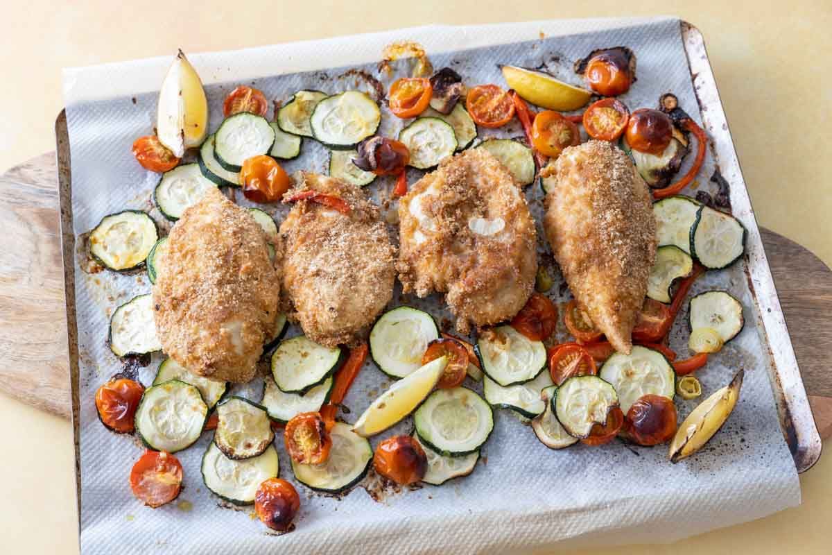 Un délicieux poulet pané au parmesan et citron