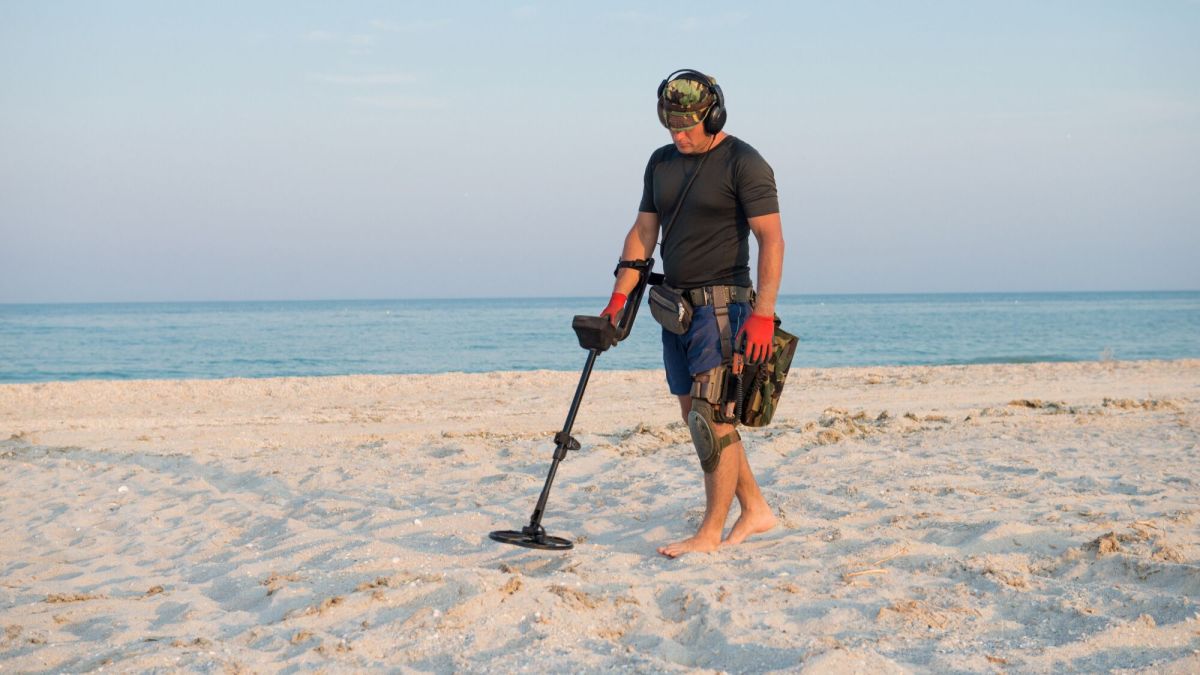 Détecteur de métaux sur la plage : ce que dit la loi