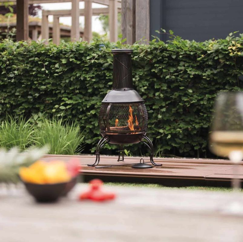 Transformez vos soirées d'été avec la cheminée d'extérieur SAUDA à prix réduit