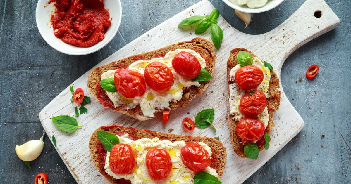 Bruschetta aux tomates cerises confites et burrata : une recette estivale incontournable