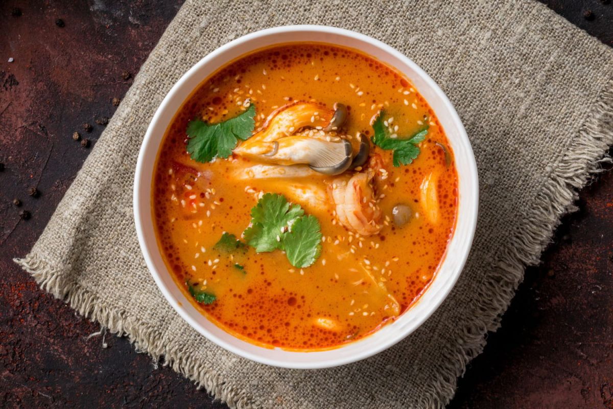 Savourez l'exotisme d'un cabillaud au Tom Yum selon Cyril Lignac