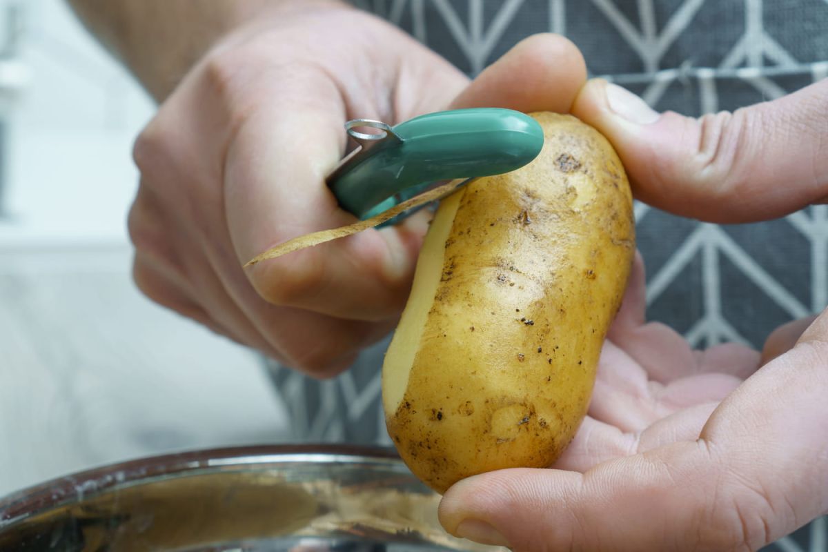 Les secrets d'un épluchage parfait : maîtrisez votre économe