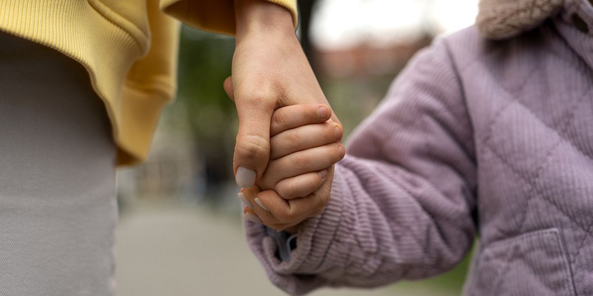 Adoption des enfants de son partenaire : conditions et étapes essentielles