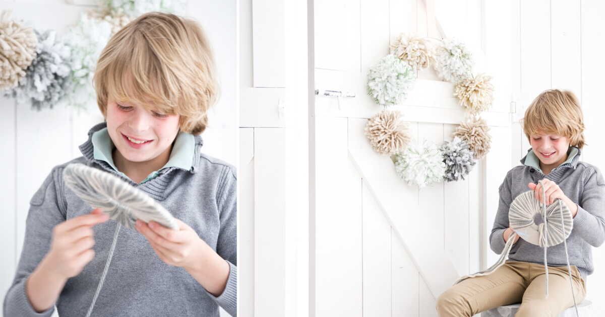 Une couronne de pompons en laine