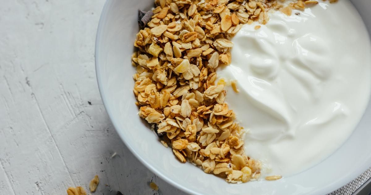 Intégrez le yaourt grec dans votre routine post-fêtes