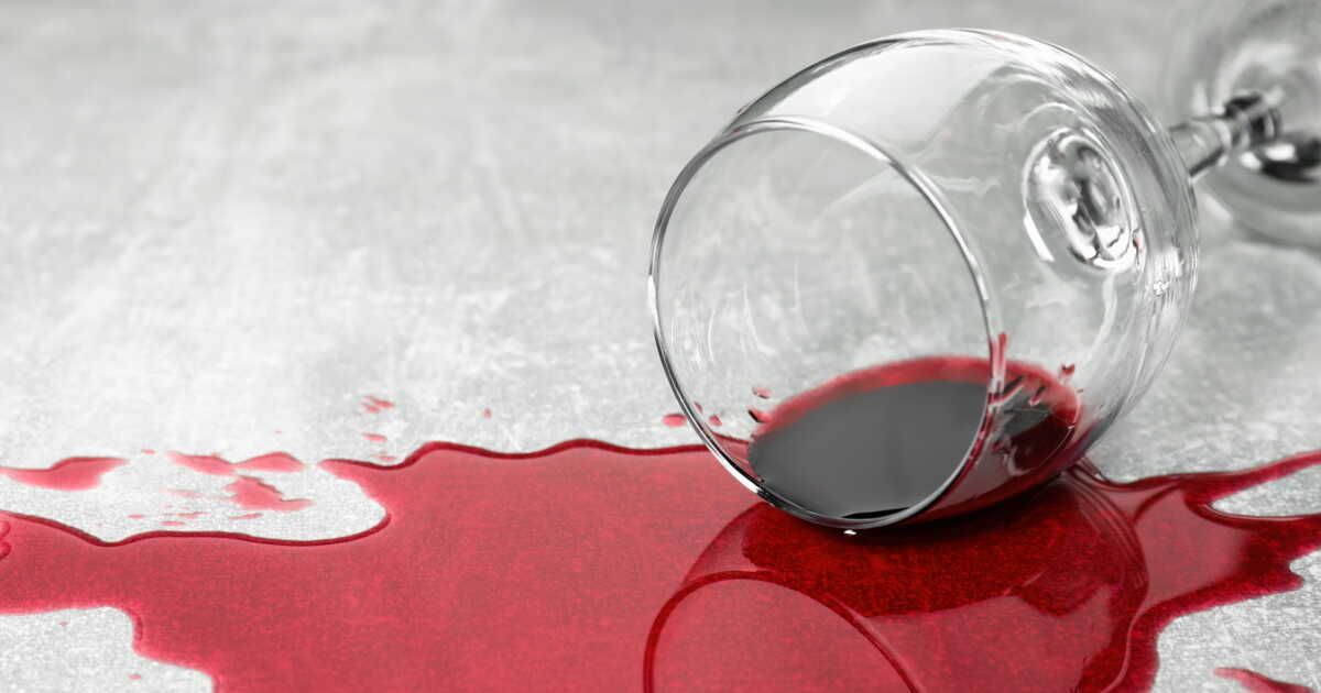 Comment éliminer une tache de vin rouge sur votre nappe de Noël