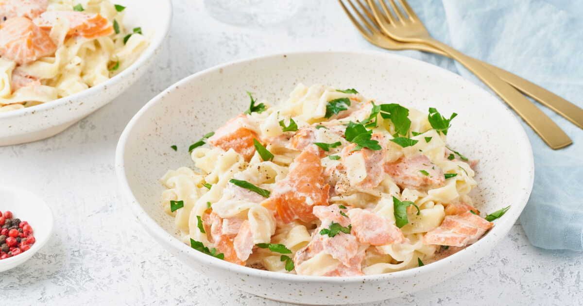 Savourez des tagliatelles au saumon avec une touche de citron