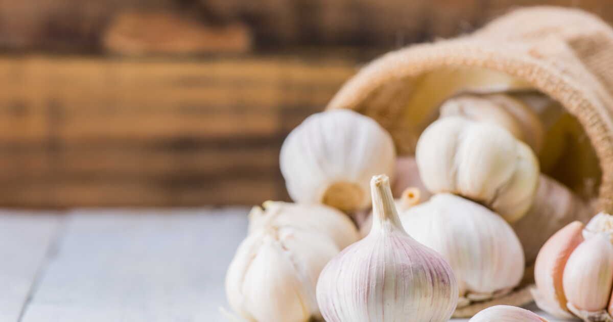 4 astuces utiles avec des épluchures d’ail