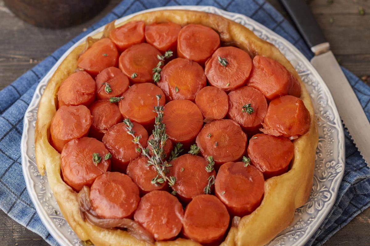 Découvrez la recette inédite de la tarte Tatin aux carottes par Luana Belmondo