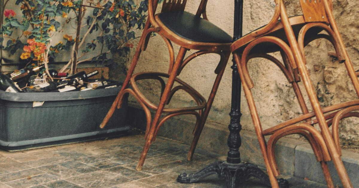 Comment retrouver une terrasse impeccable après une tache d'huile ?