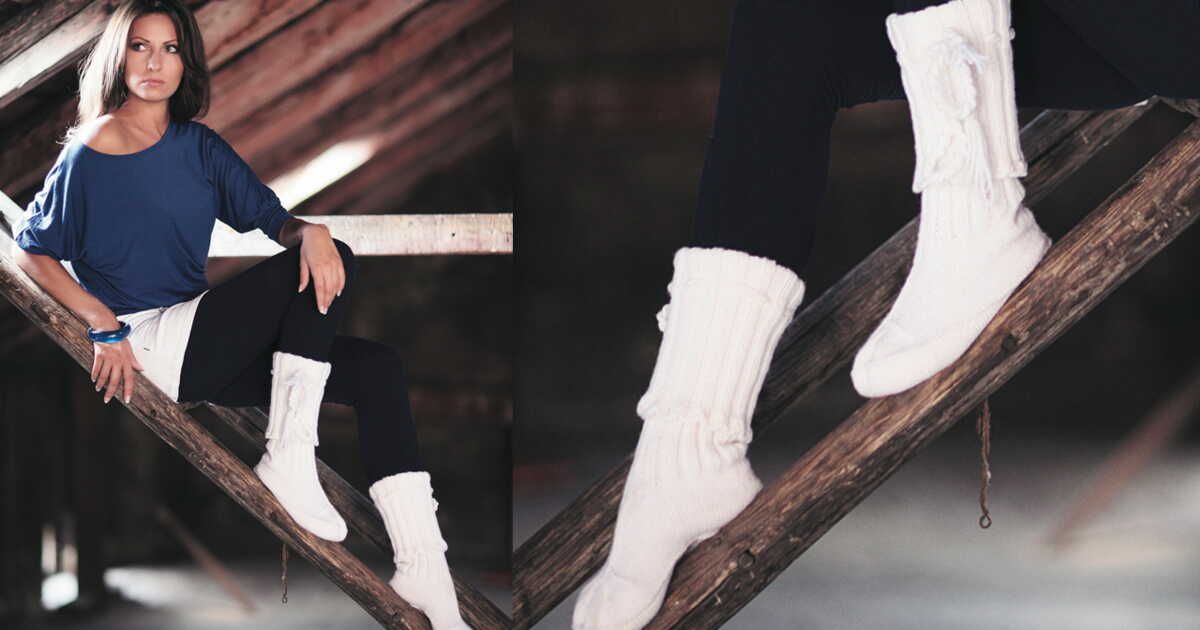 La tendance des chaussettes d'intérieur écrues