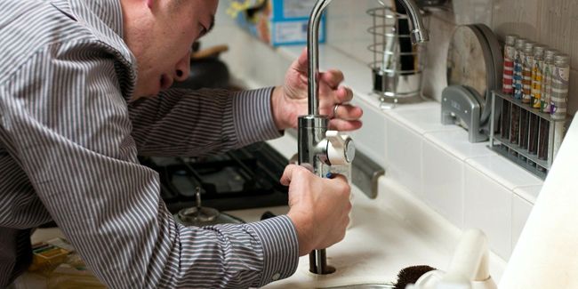 Dépannage à domicile : guide pour éviter les pièges et réagir face aux litiges