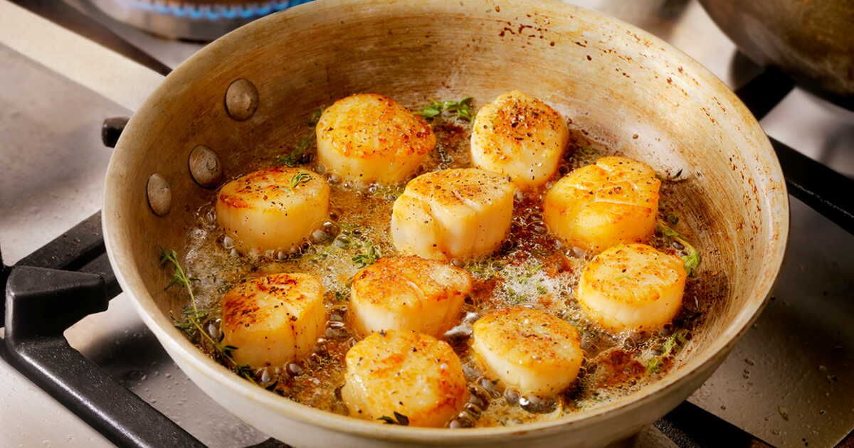 Maîtriser la cuisson des Saint-Jacques à la poêle : les astuces d'un chef expert