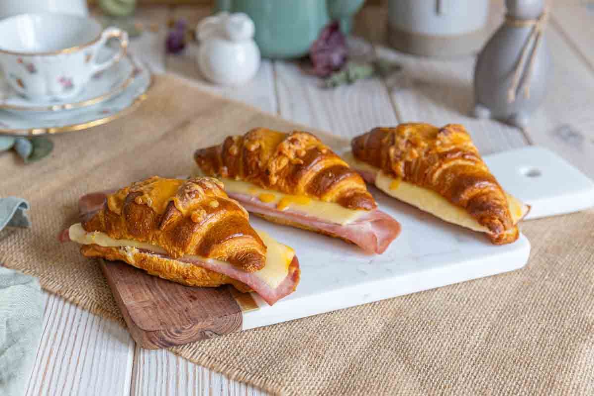 Redécouvrez le croissant salé : jambon et fromage revisités