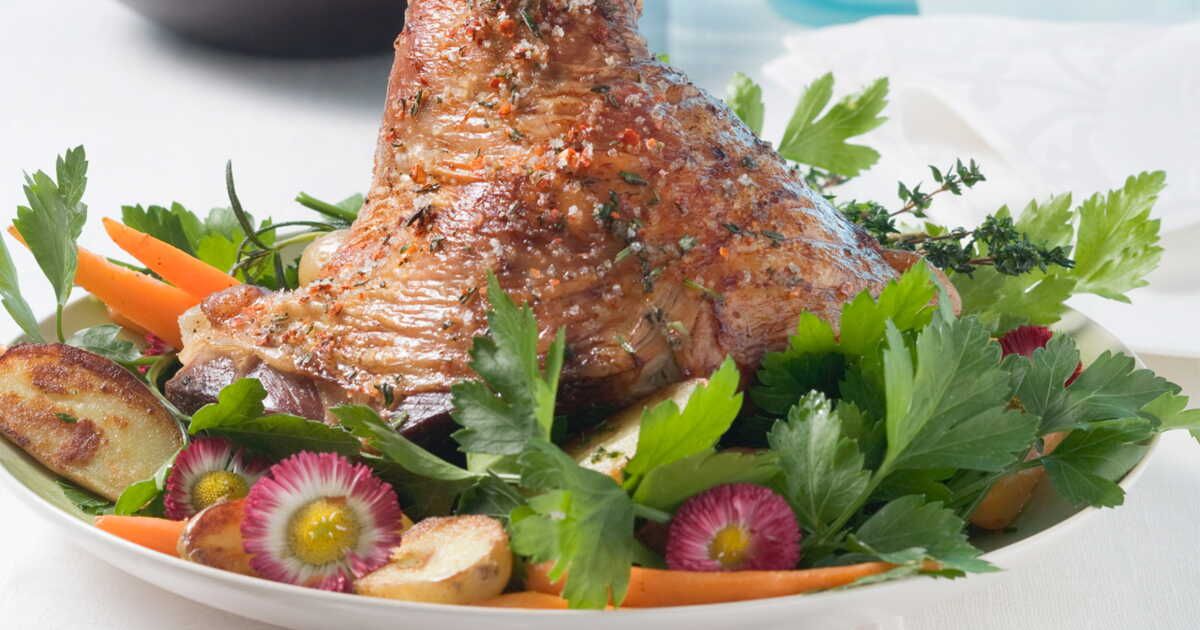 Un gigot savoureux aux légumes colorés