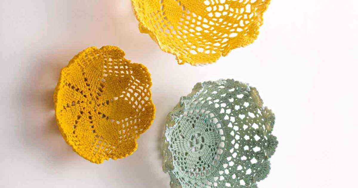 Un monde de créativité avec des paniers en crochets colorés