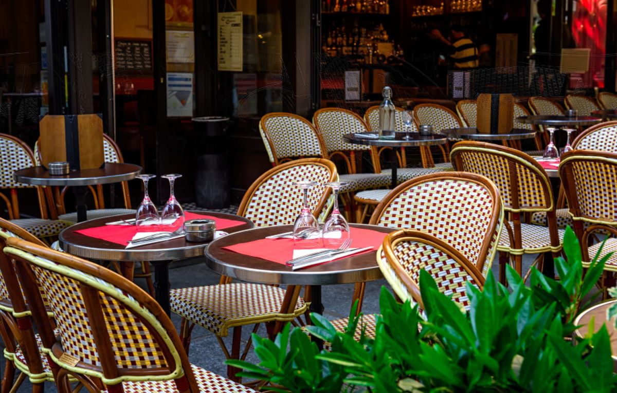 L'escroquerie à la bouteille : comment les serveurs trompent les clients au restaurant