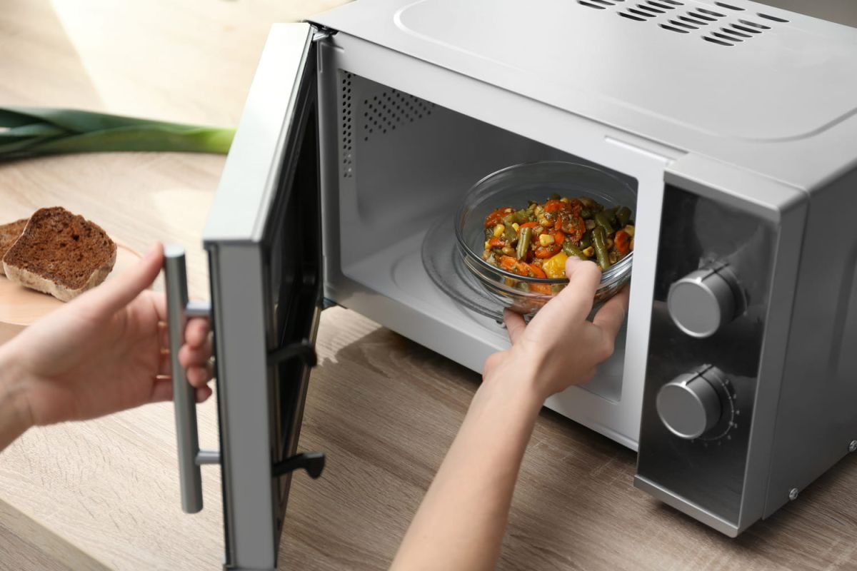 Réchauffez vos plats au micro-ondes comme un pro grâce à ces astuces