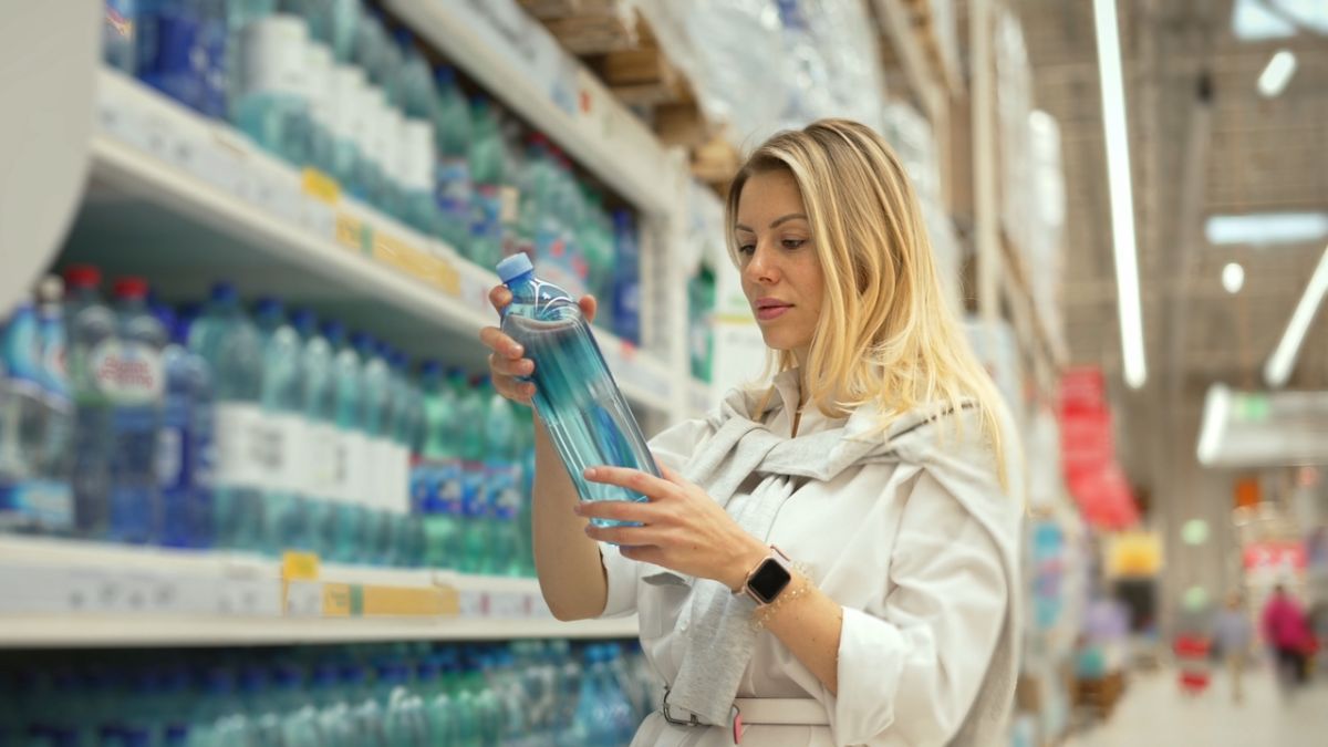 Deux eaux en bouteille recommandées par un médecin pour toute la famille