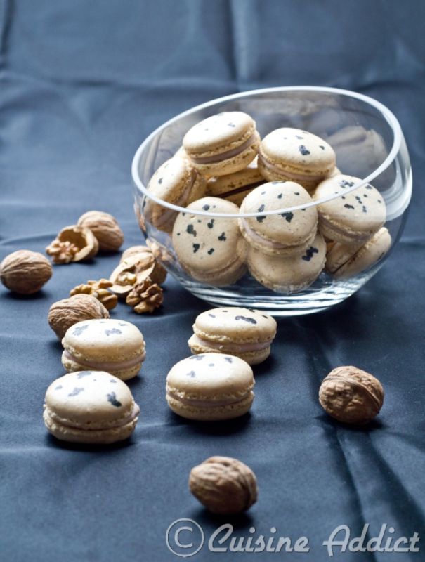 Un mariage audacieux : macarons au roquefort, banane et noix