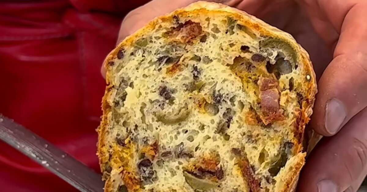 La recette du cake salé au chorizo et tomates confites qui fait chavirer les papilles