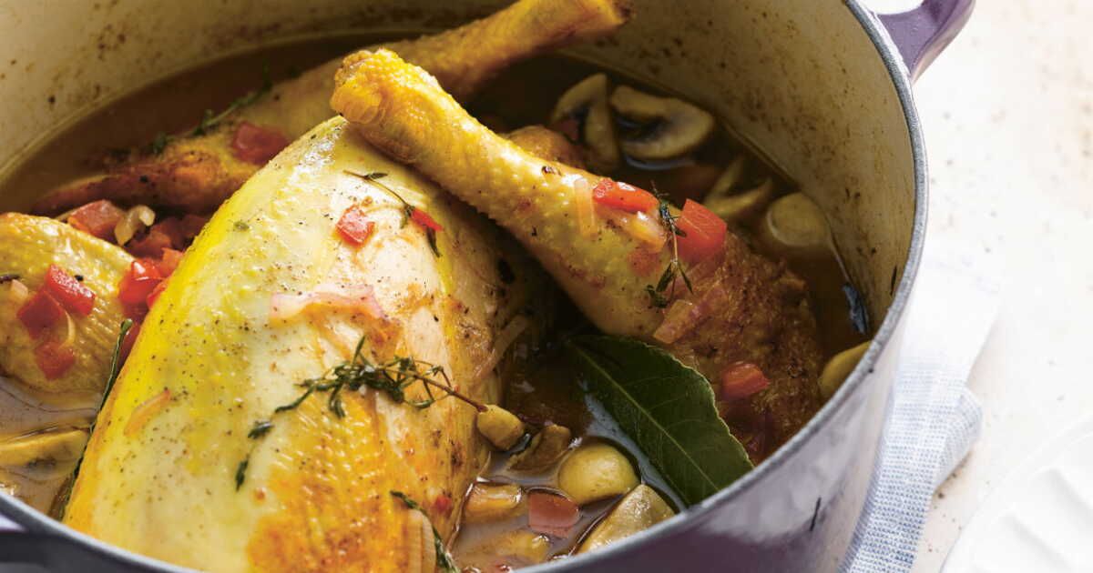 Savourez le coq au vin blanc : une recette à l'ancienne revisitée
