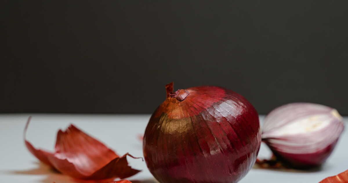Les secrets de l'oignon rouge : recettes et astuces pour le savourer