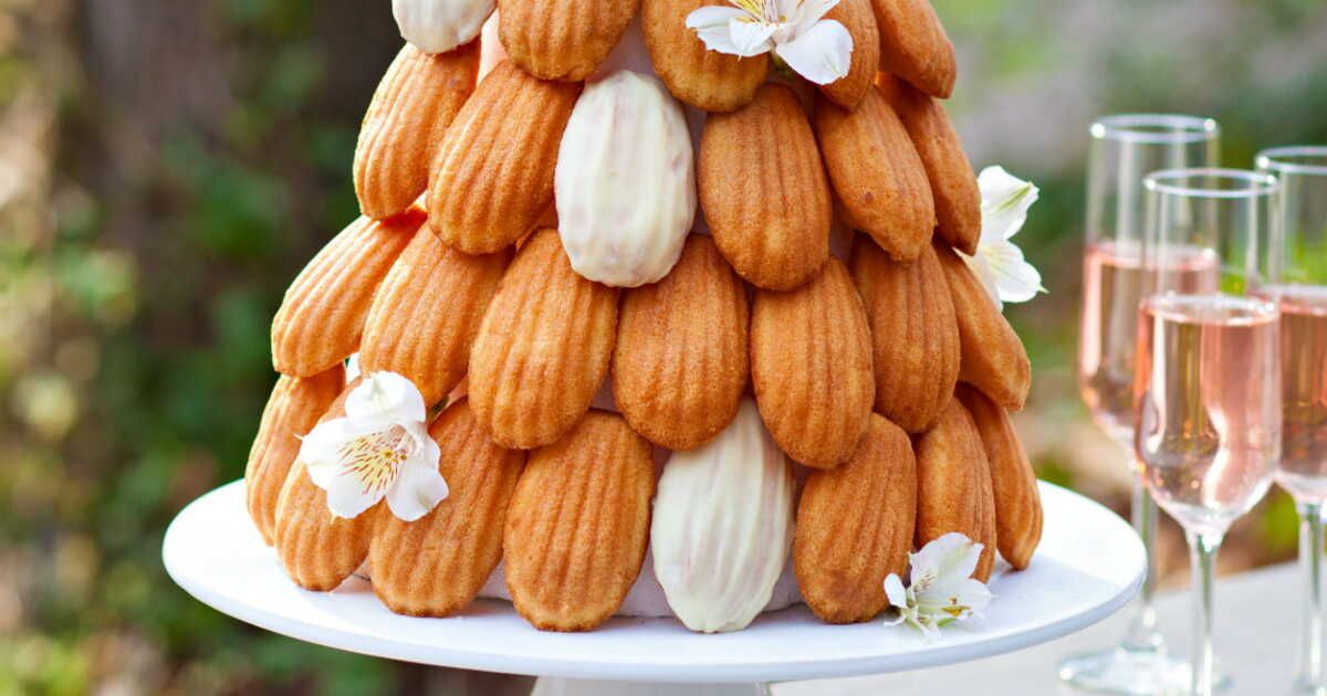Un délice aérien : la pièce montée de madeleines
