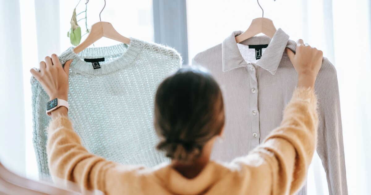 Cette technique ultra efficace pour défroisser les vêtements sans fer à repasser