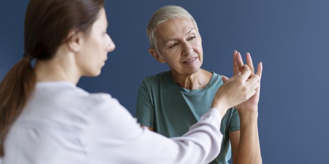 Comment choisir une mutuelle senior pour l'ergothérapie ?